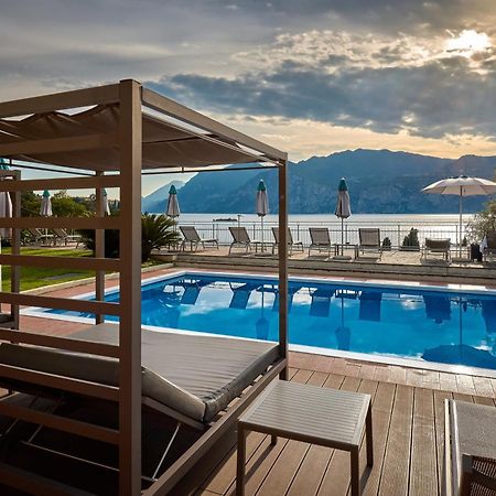 Hotel Capri Мальчезине Экстерьер фото