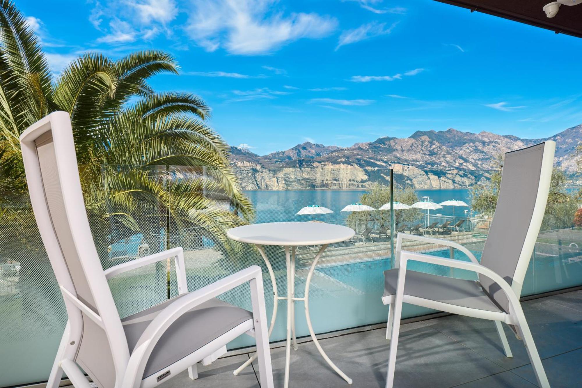 Hotel Capri Мальчезине Экстерьер фото