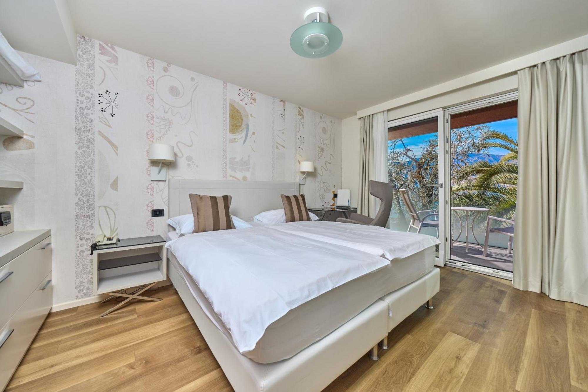 Hotel Capri Мальчезине Экстерьер фото