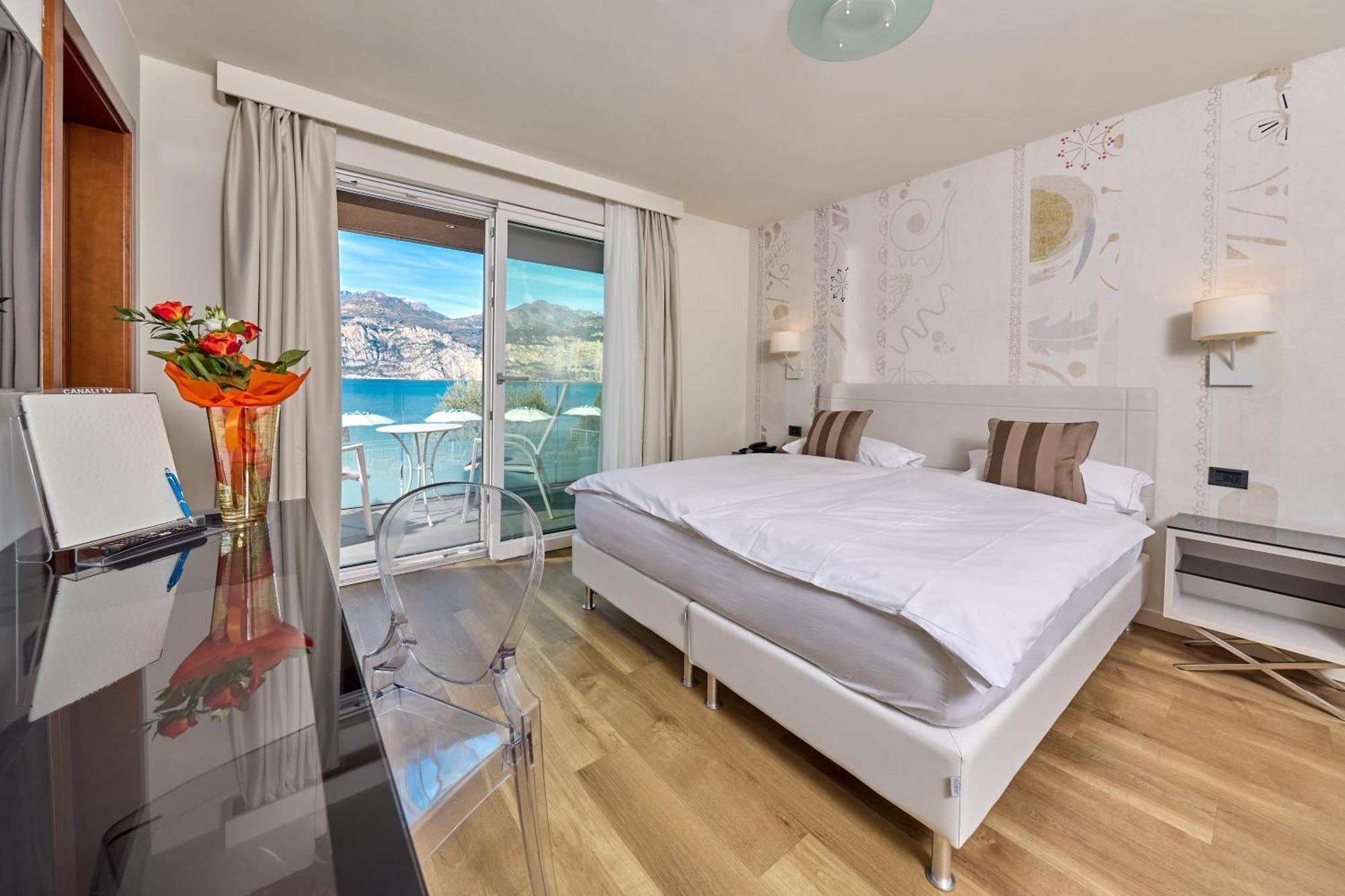 Hotel Capri Мальчезине Экстерьер фото