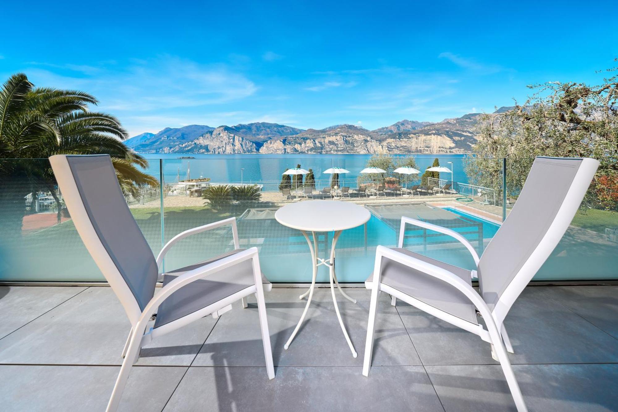 Hotel Capri Мальчезине Экстерьер фото