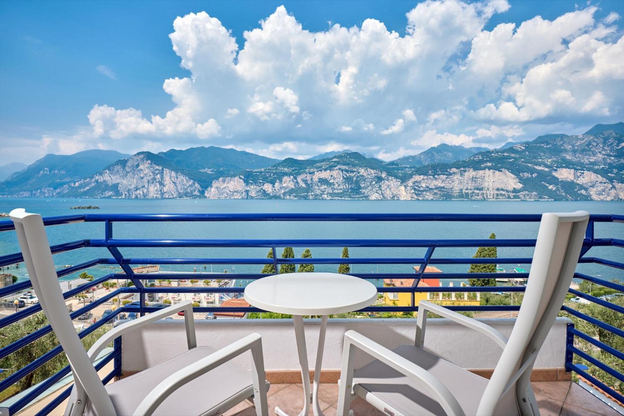Hotel Capri Мальчезине Экстерьер фото