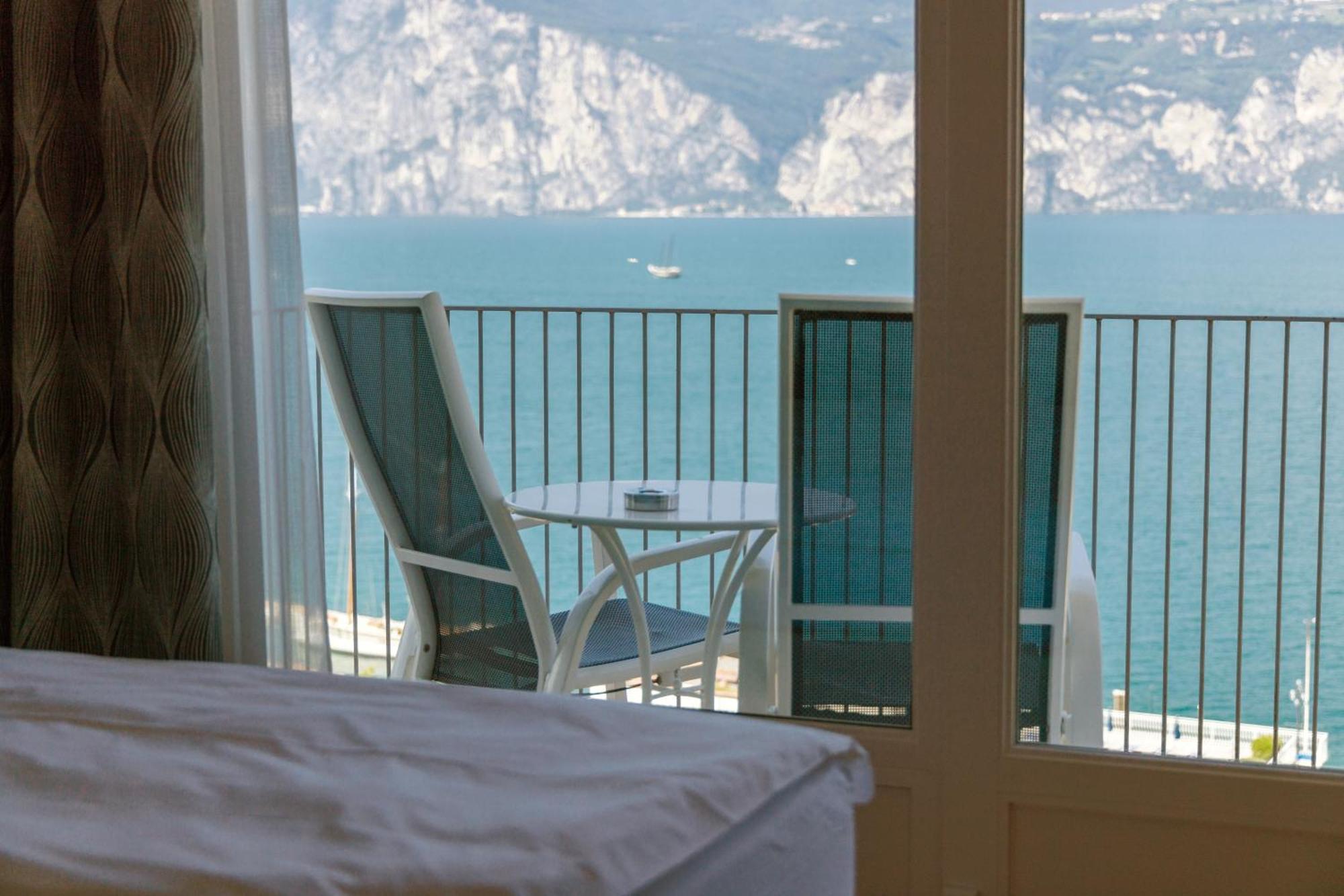 Hotel Capri Мальчезине Экстерьер фото