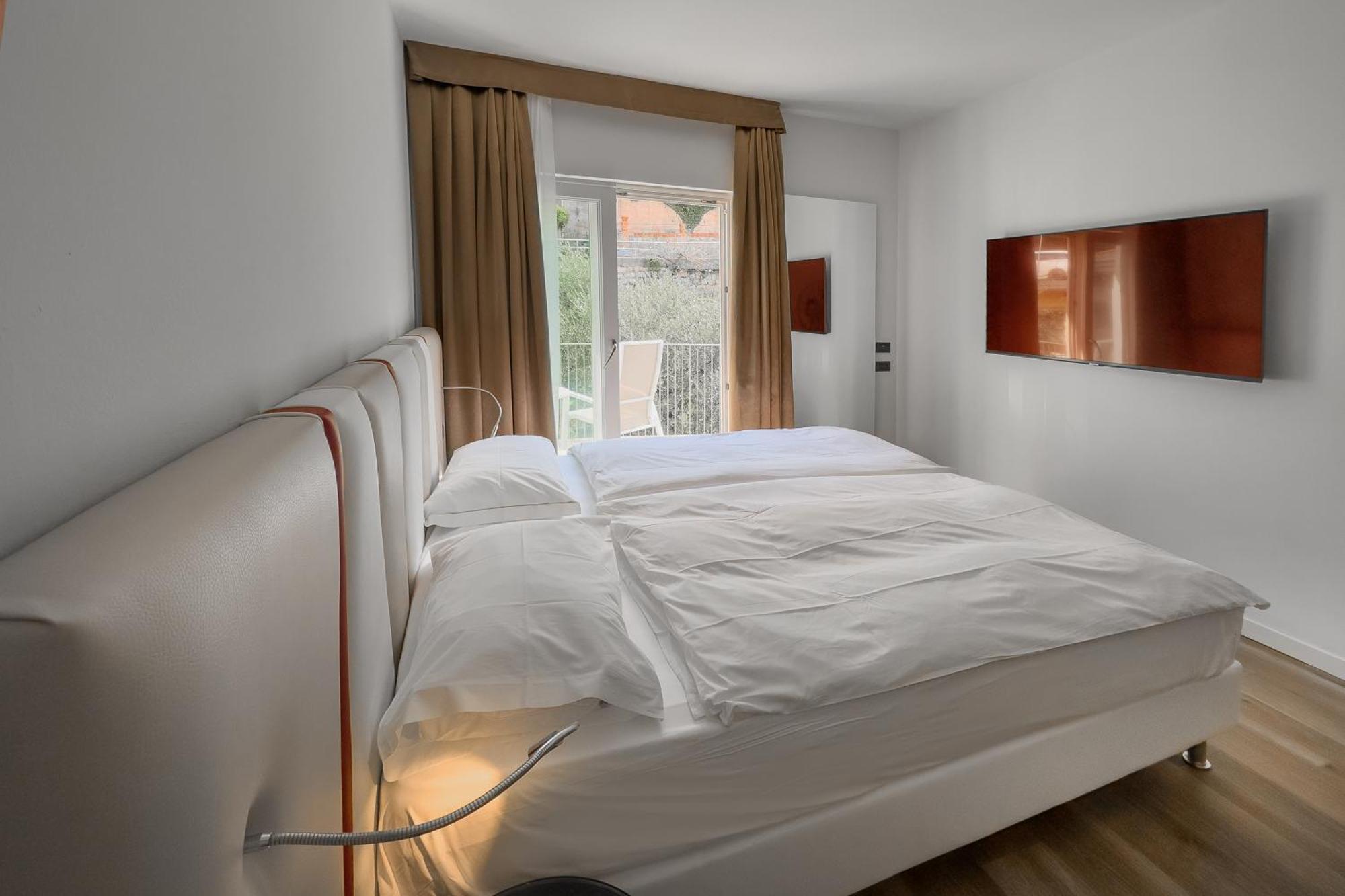 Hotel Capri Мальчезине Экстерьер фото