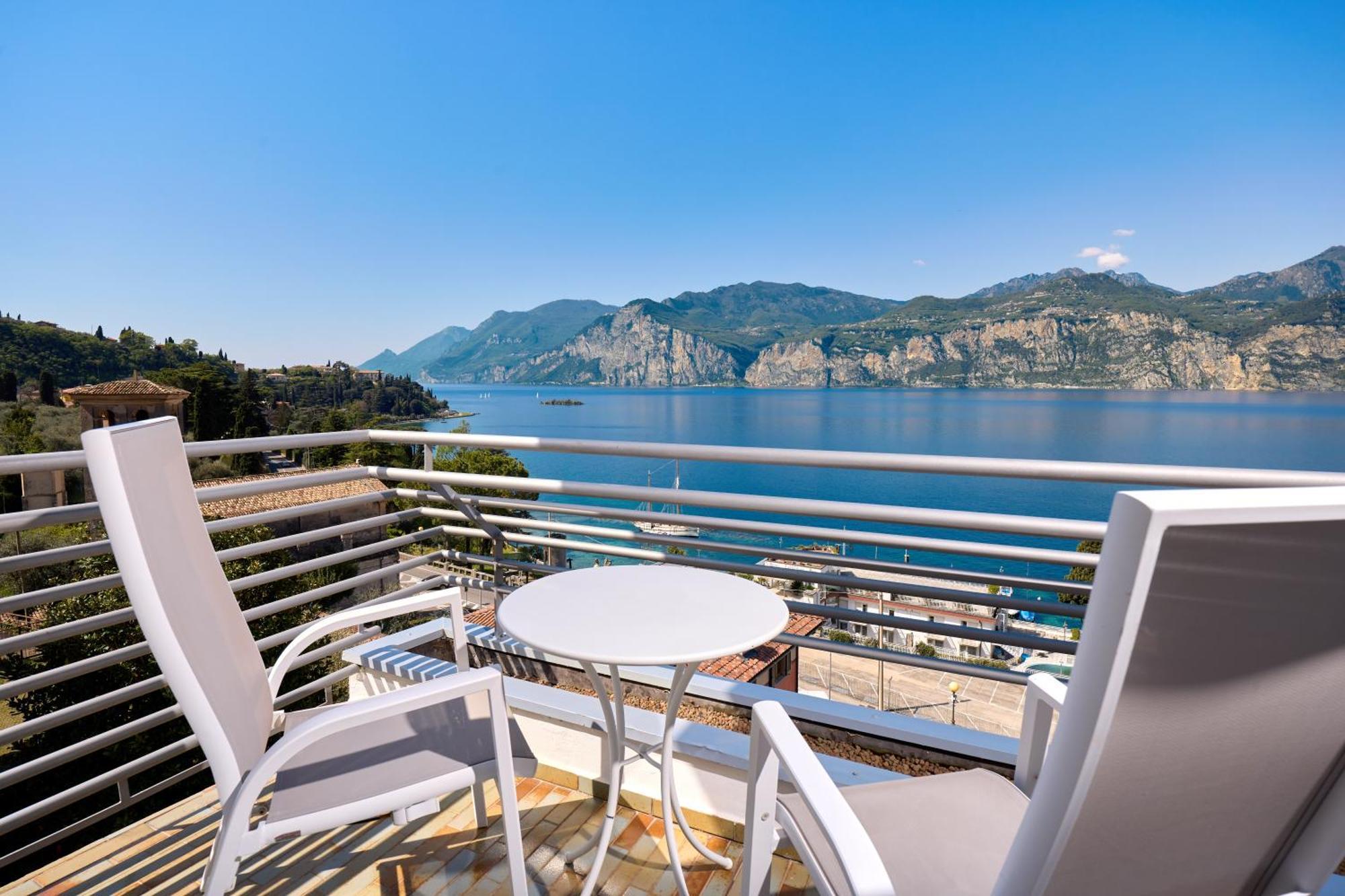 Hotel Capri Мальчезине Экстерьер фото