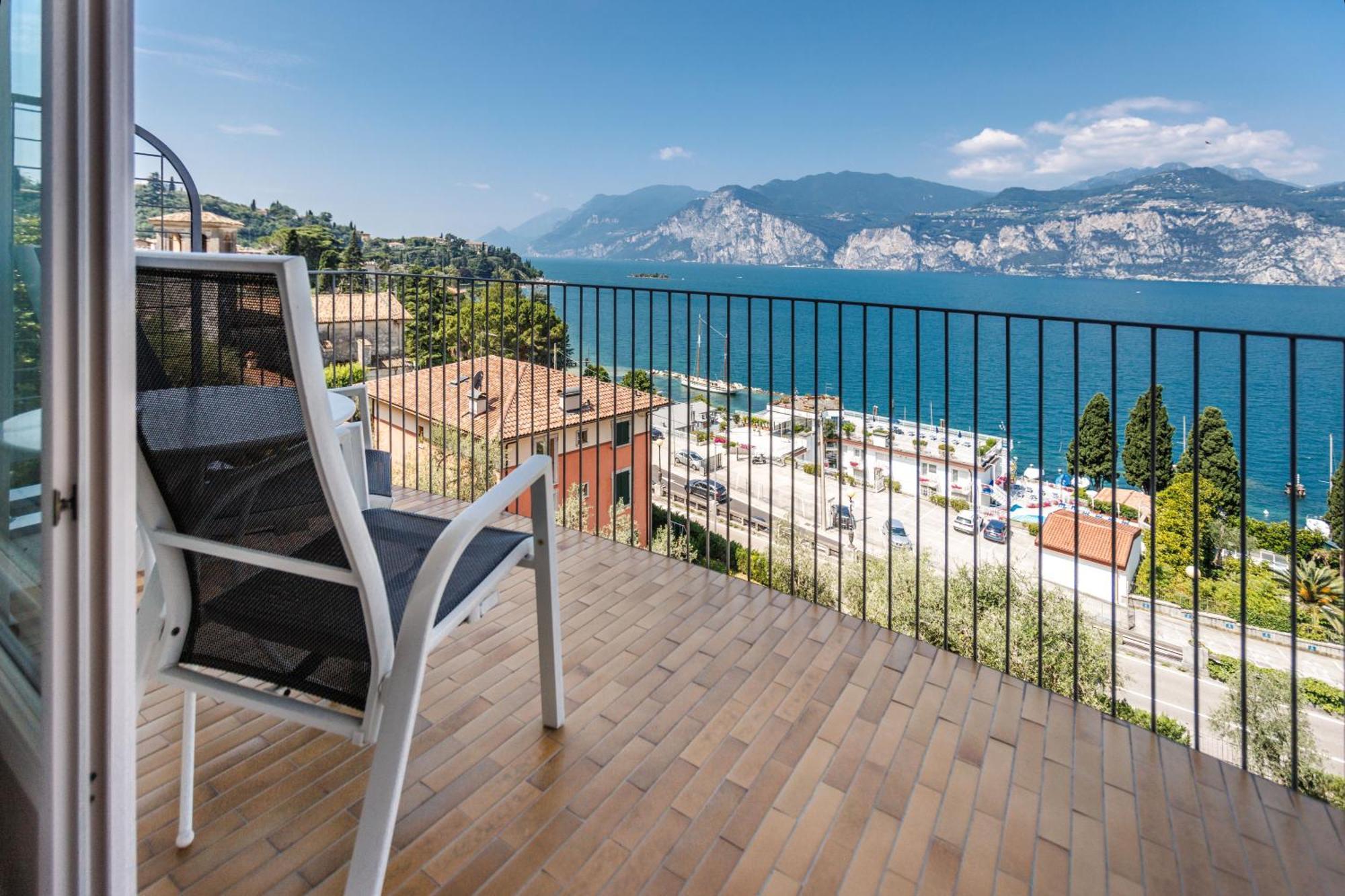 Hotel Capri Мальчезине Экстерьер фото