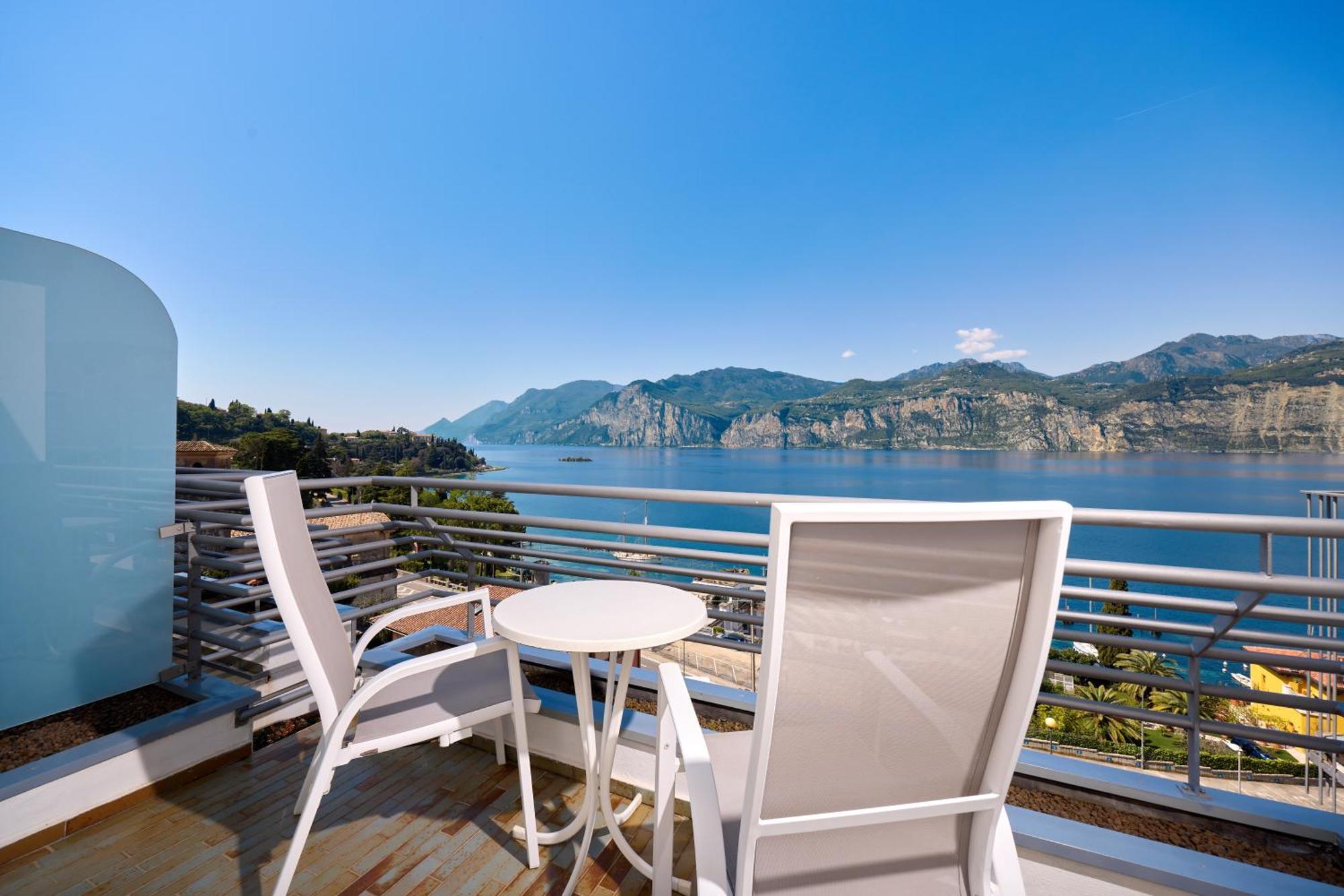 Hotel Capri Мальчезине Экстерьер фото
