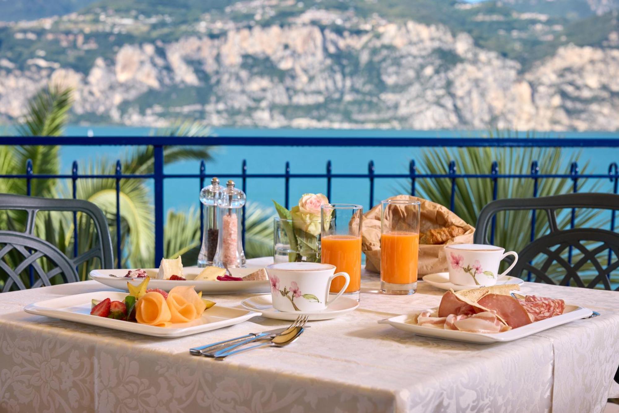 Hotel Capri Мальчезине Экстерьер фото
