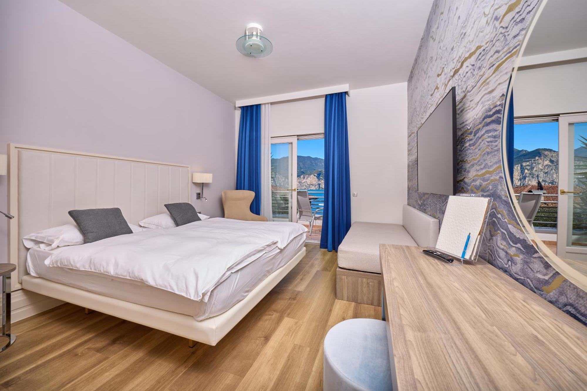 Hotel Capri Мальчезине Экстерьер фото