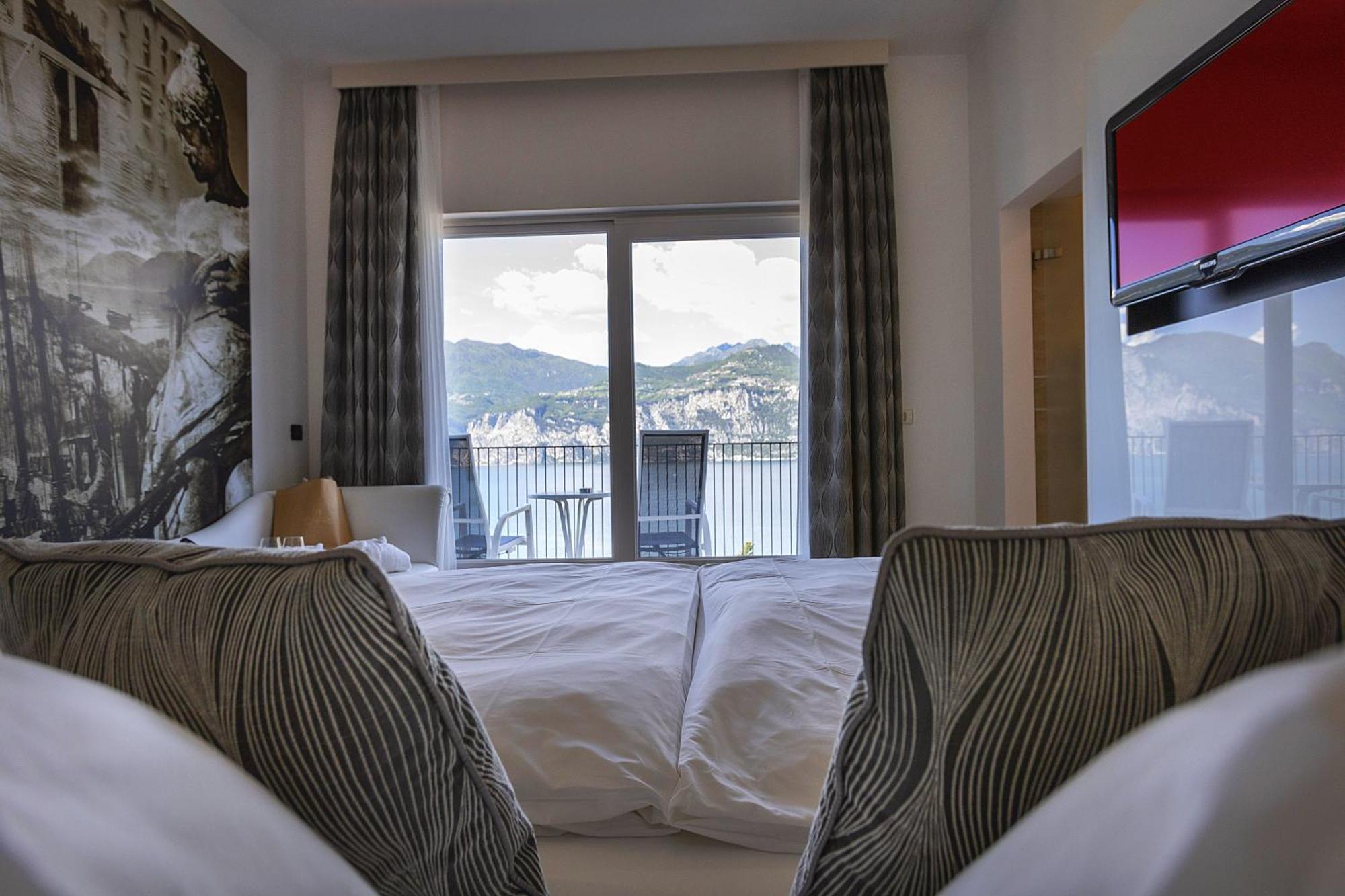 Hotel Capri Мальчезине Экстерьер фото