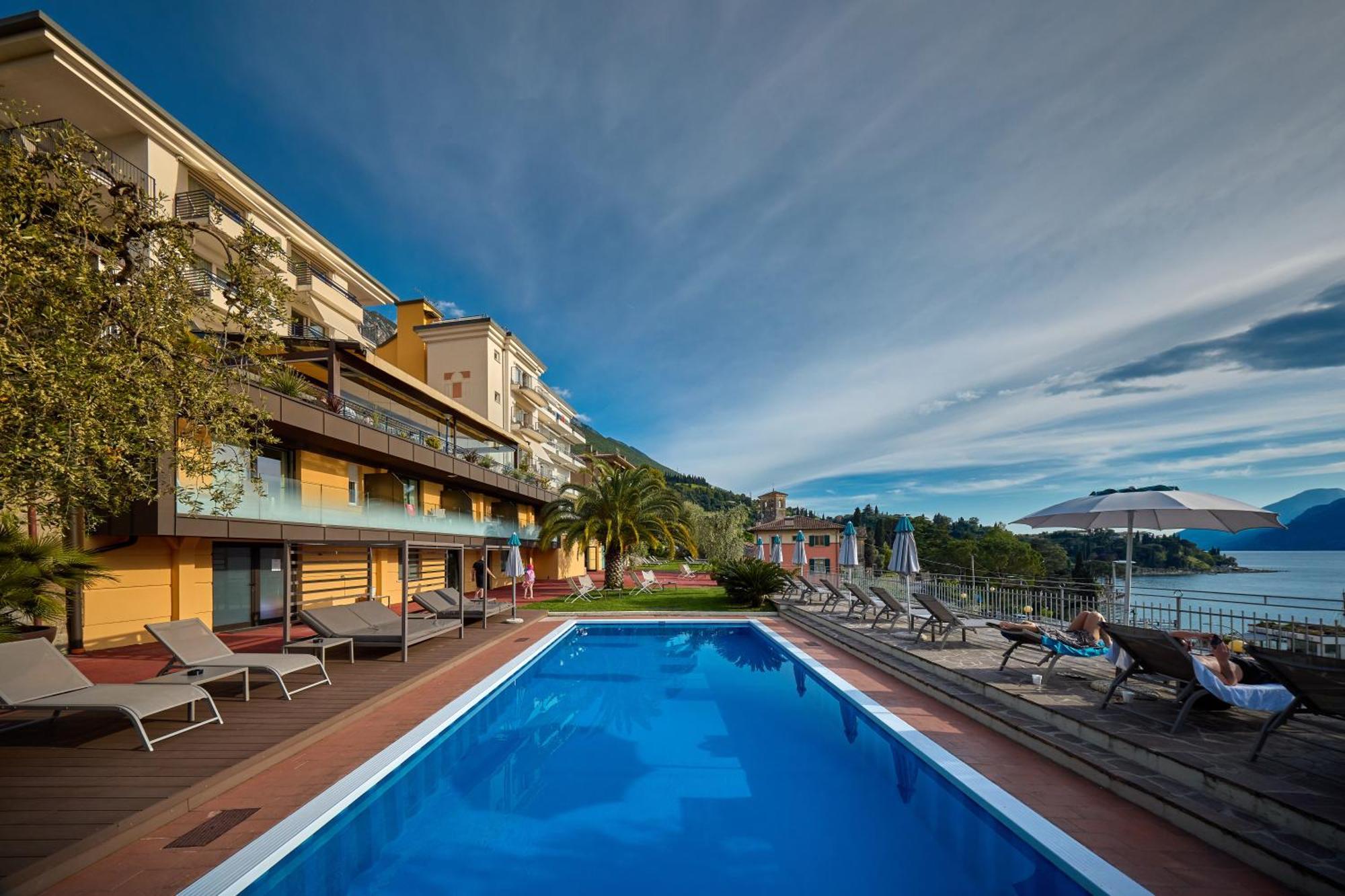 Hotel Capri Мальчезине Экстерьер фото