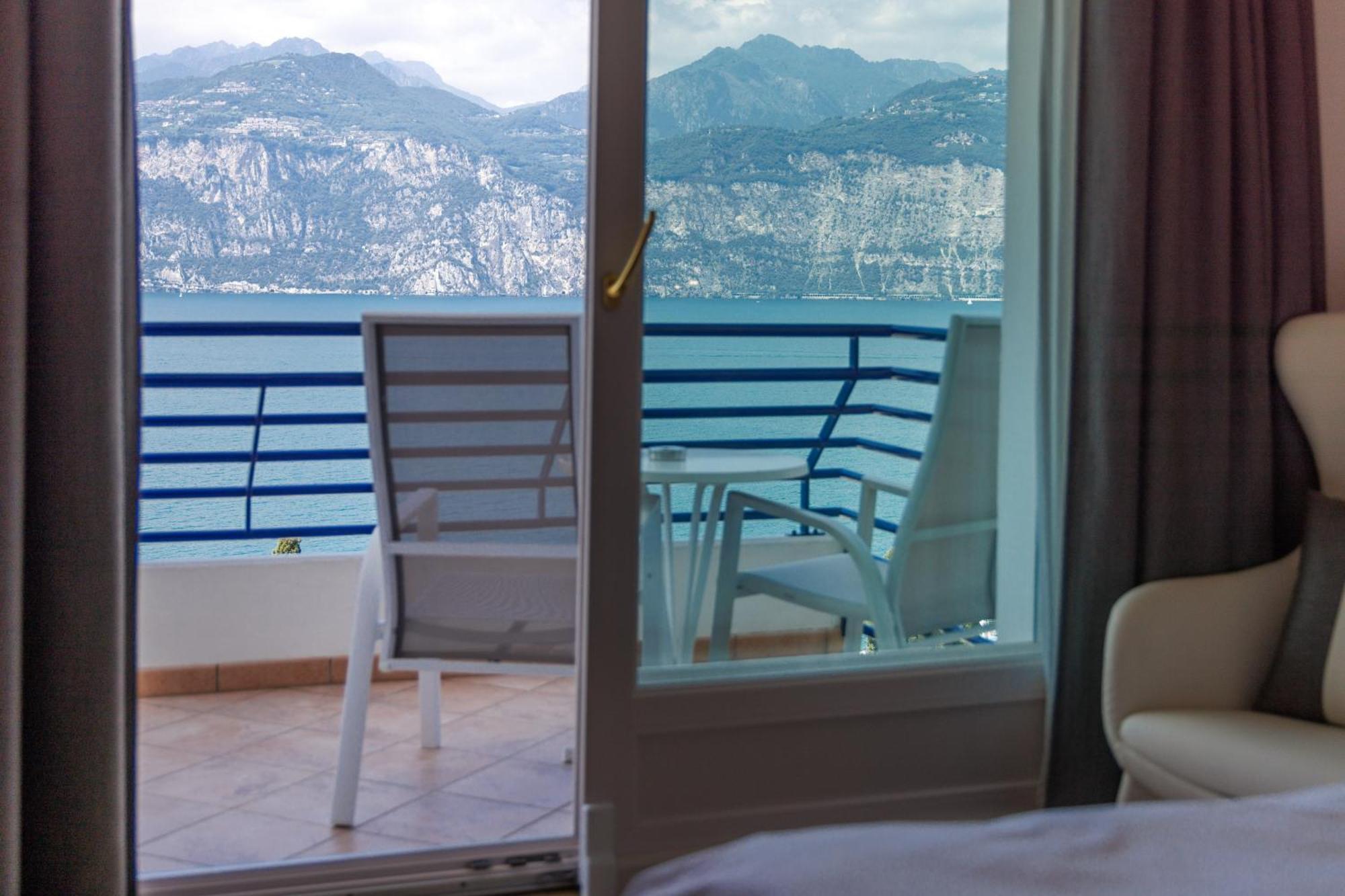 Hotel Capri Мальчезине Экстерьер фото