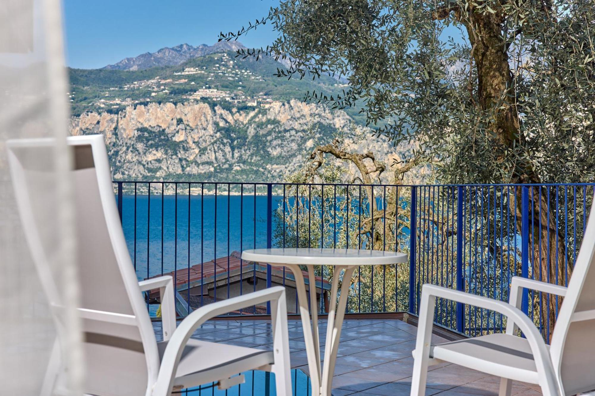 Hotel Capri Мальчезине Экстерьер фото
