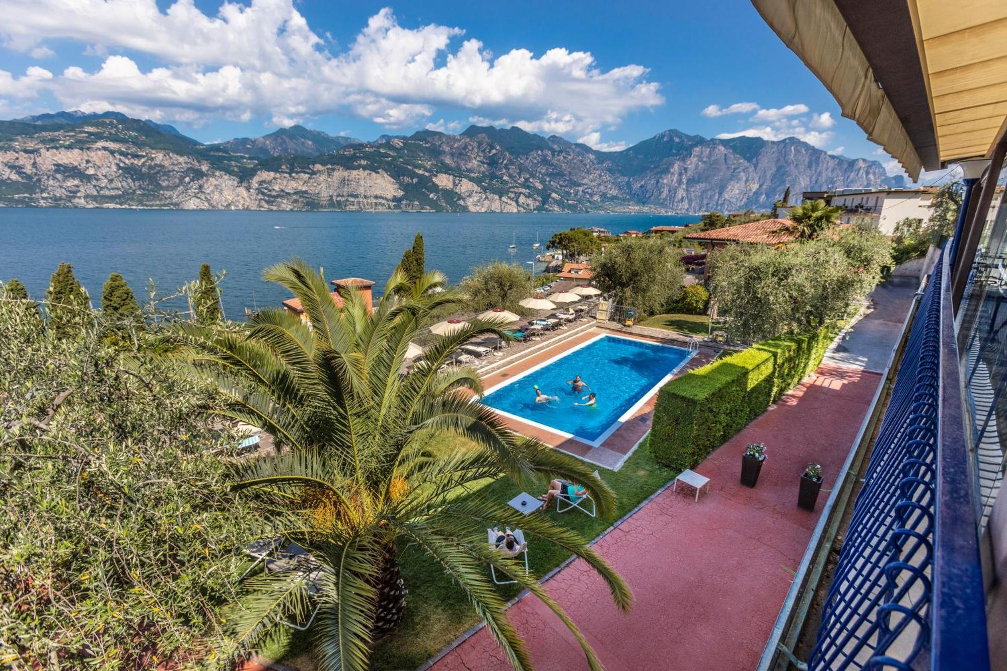 Hotel Capri Мальчезине Экстерьер фото