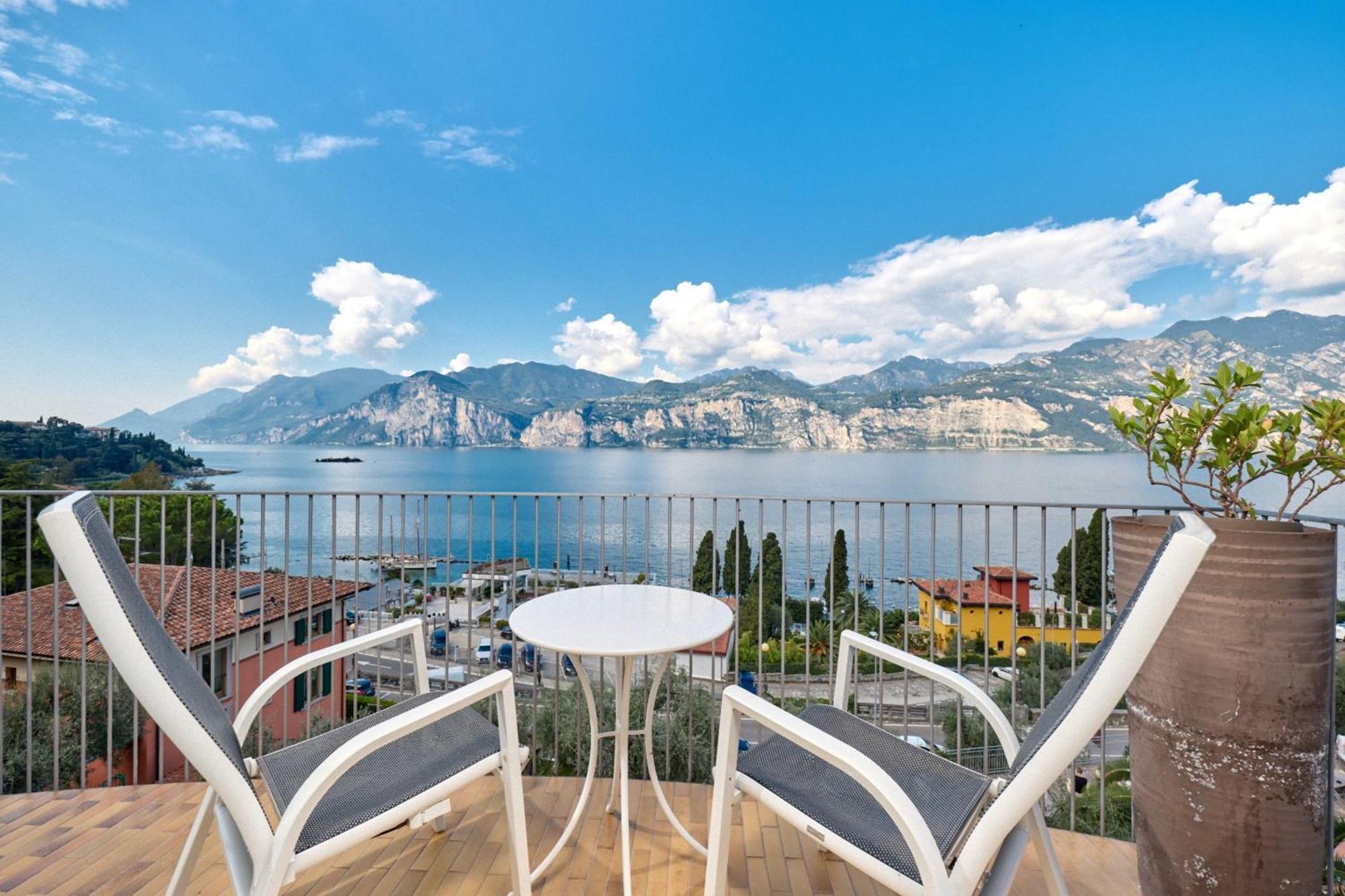 Hotel Capri Мальчезине Экстерьер фото